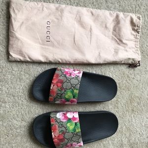 GUCCI GG Supreme Floral Sandal Slides (authentic)